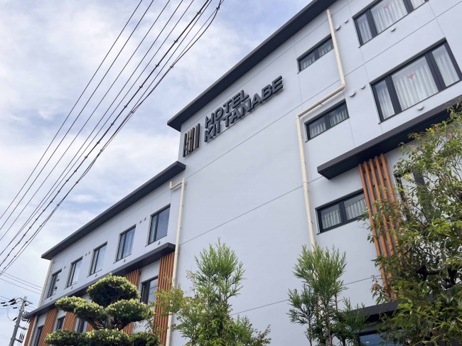 hotel-kiitanabe（JR側壁面LEDサイン）